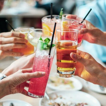 Tropische Cocktails: Drink-Ideen für Ihre Sommerparty im Eventloft